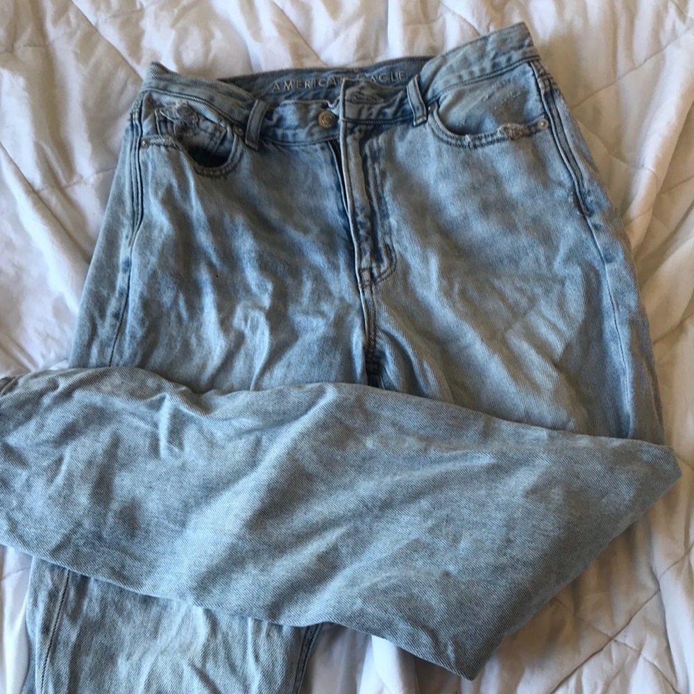 ae light wash mom jeans